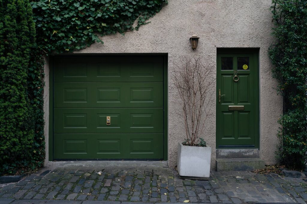 De evolutie van garagedeuren: van praktisch naar stijlvol